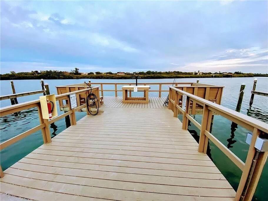 Gulf Coast Gem Private Condo - 2Bed, 1Bath, Sleeps 6, Across The Street From Beach & Gulf, Game Room, Pool Clearwater Beach Eksteriør bilde