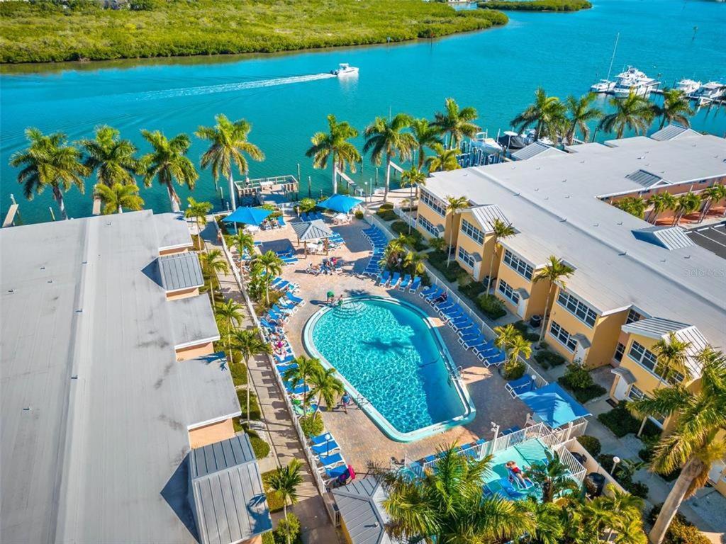 Gulf Coast Gem Private Condo - 2Bed, 1Bath, Sleeps 6, Across The Street From Beach & Gulf, Game Room, Pool Clearwater Beach Eksteriør bilde
