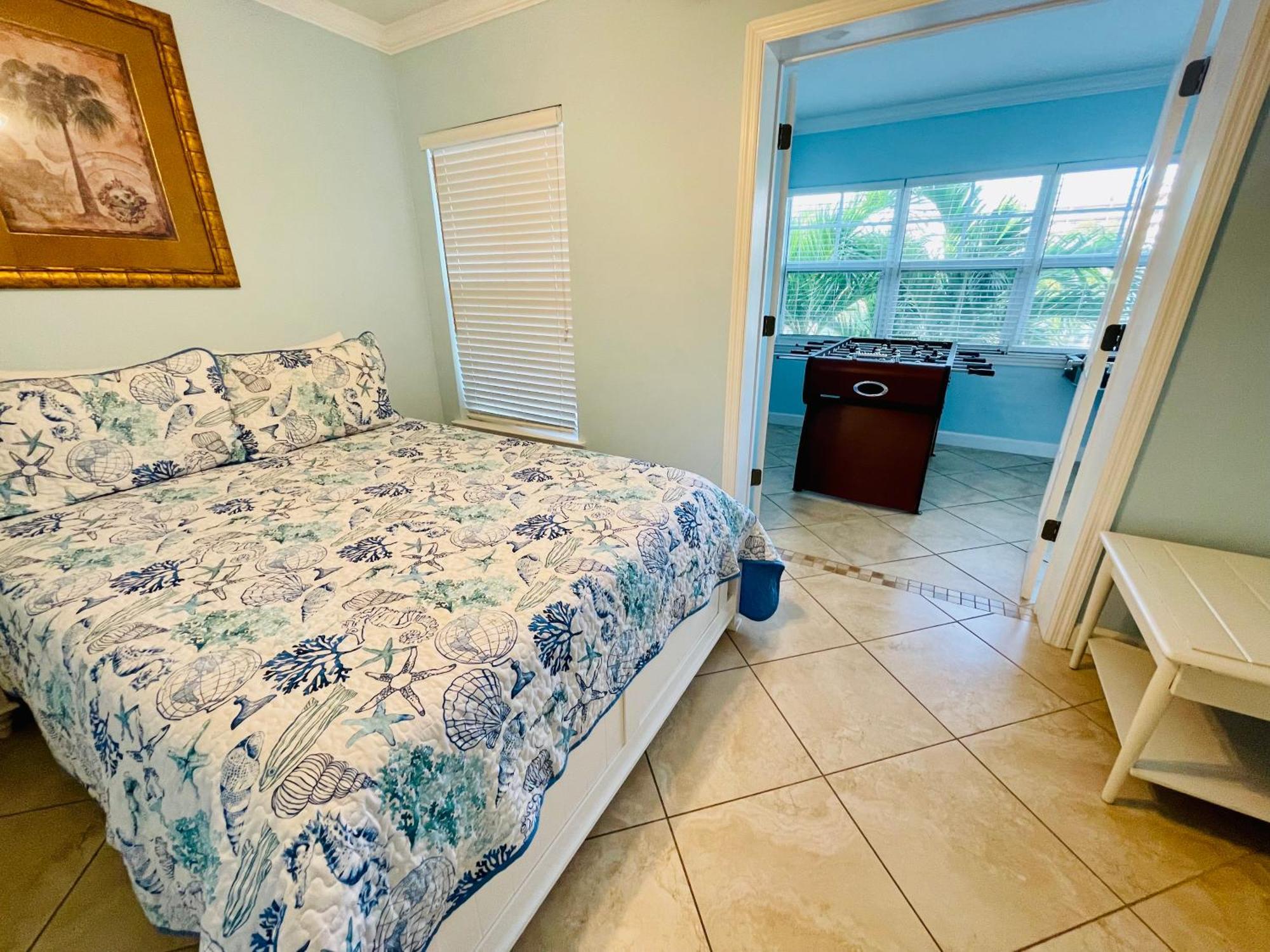 Gulf Coast Gem Private Condo - 2Bed, 1Bath, Sleeps 6, Across The Street From Beach & Gulf, Game Room, Pool Clearwater Beach Eksteriør bilde